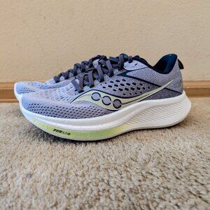 Saucony Women's Ride 17 Running Shoes, Size 8B (Medium)